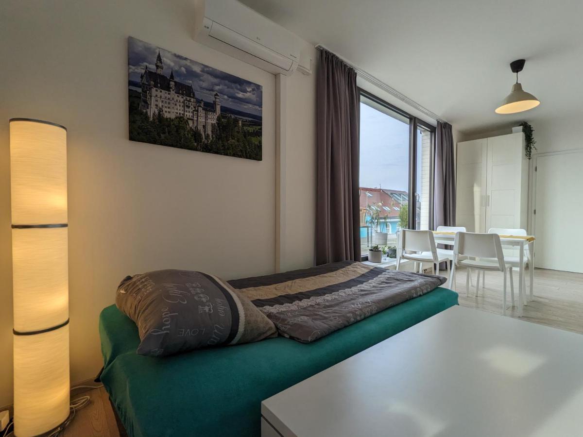Cozy With Big Terrace In - Karlin Appartement Praag
