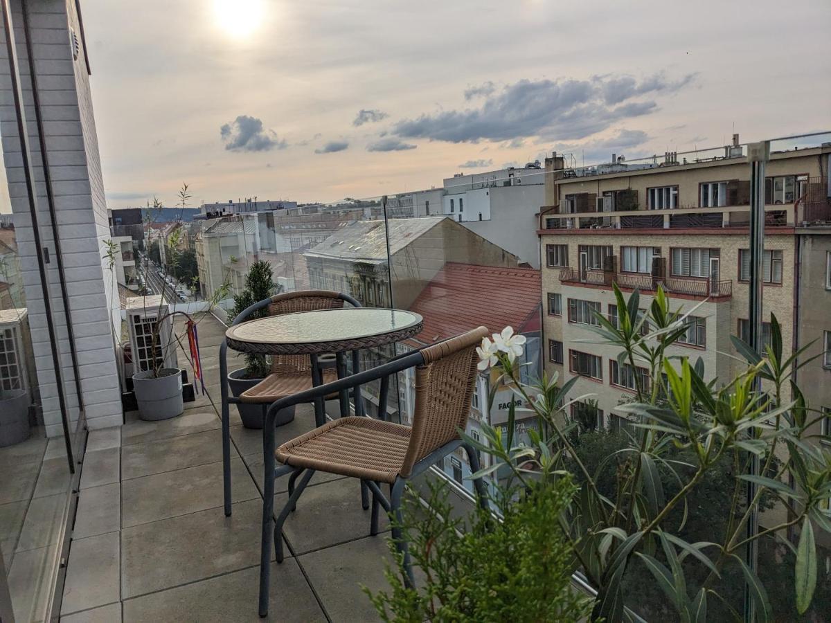 Cozy With Big Terrace In - Karlin Appartement Prague
